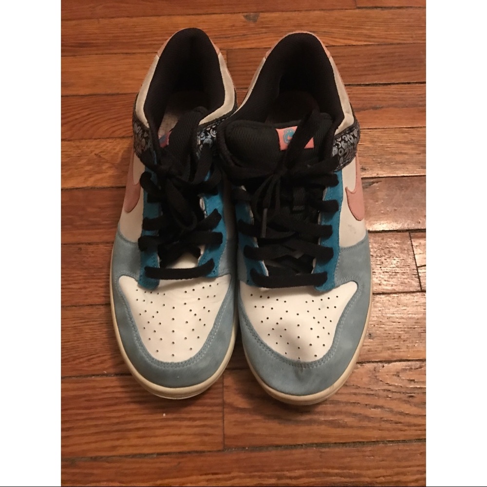 VINTAGE NIKES!!😵 women's size 11💓 so cute!